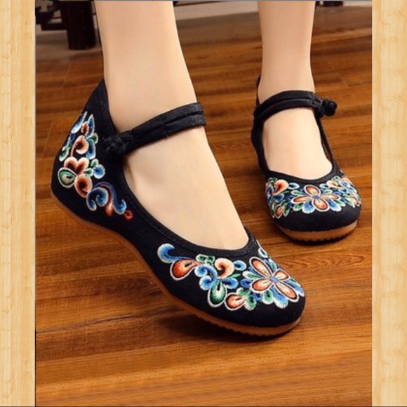 embroidered mary jane shoes